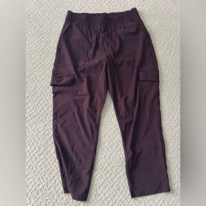 Like new - Old Navy Sleektech cargo joggers - size L